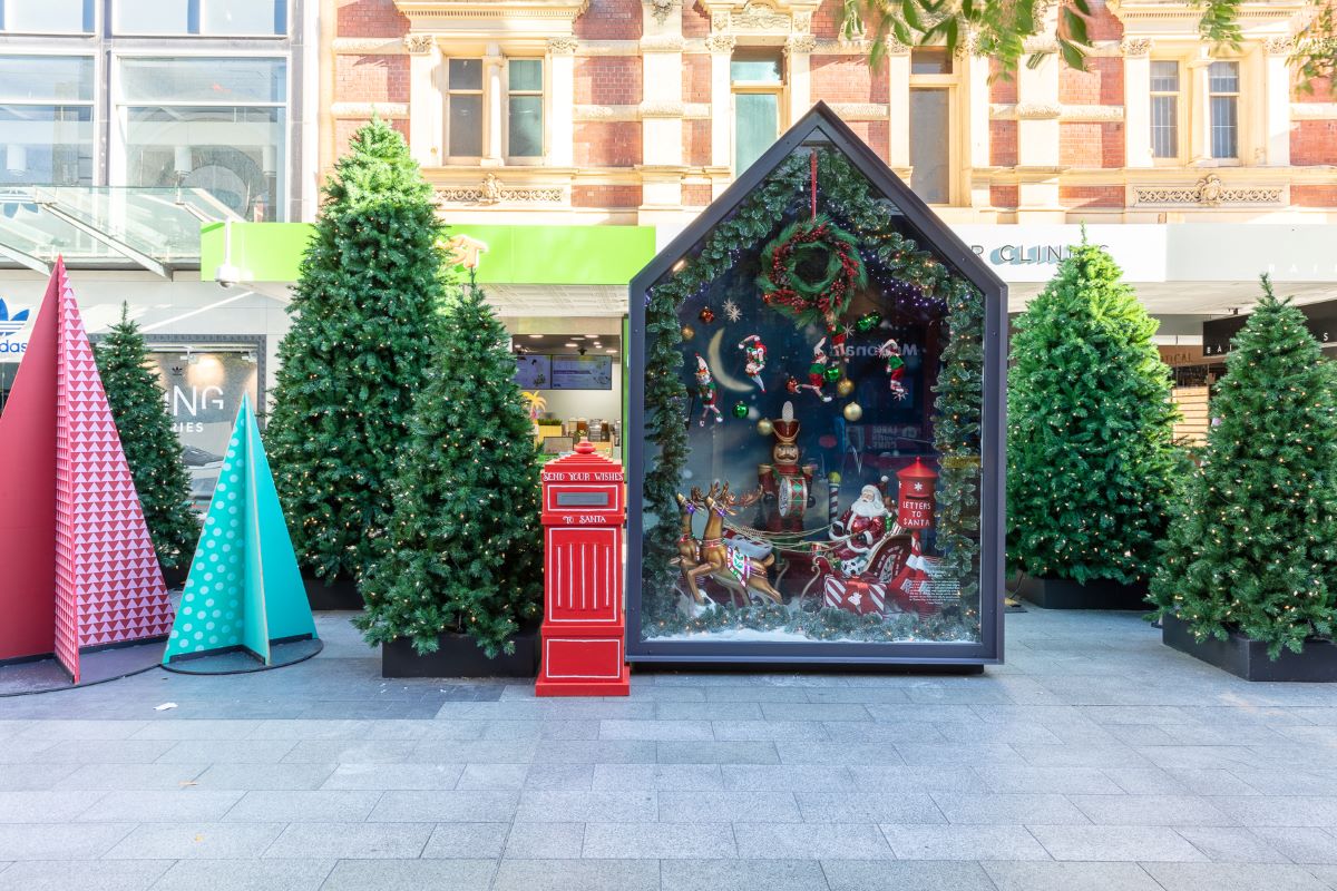 8ft Vienna Spruce Christmas Tree Hinged 2.44m Outdoor - Artificial Xmas Tree