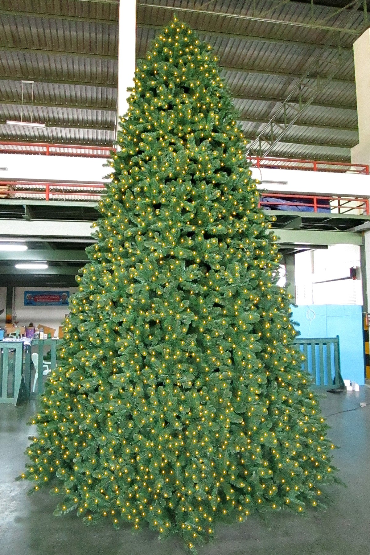 Pinewood Spruce Indoor with Lights - Artificial Xmas Tree